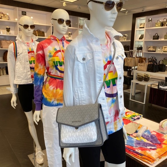 Michael Kors Regina Medium Flap Shoulder Bag - Picture 2 of 8